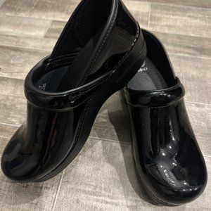NWOT Dansko Women's Professional Black Patent Clog Size 9 (39)